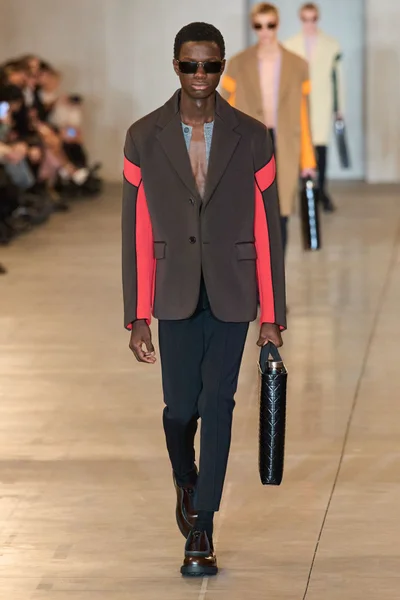 Look 38